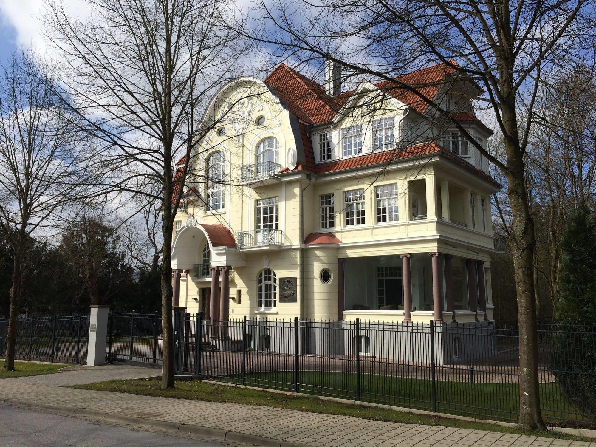 Appartements Am Kurpark Bad Pyrmont Extérieur photo